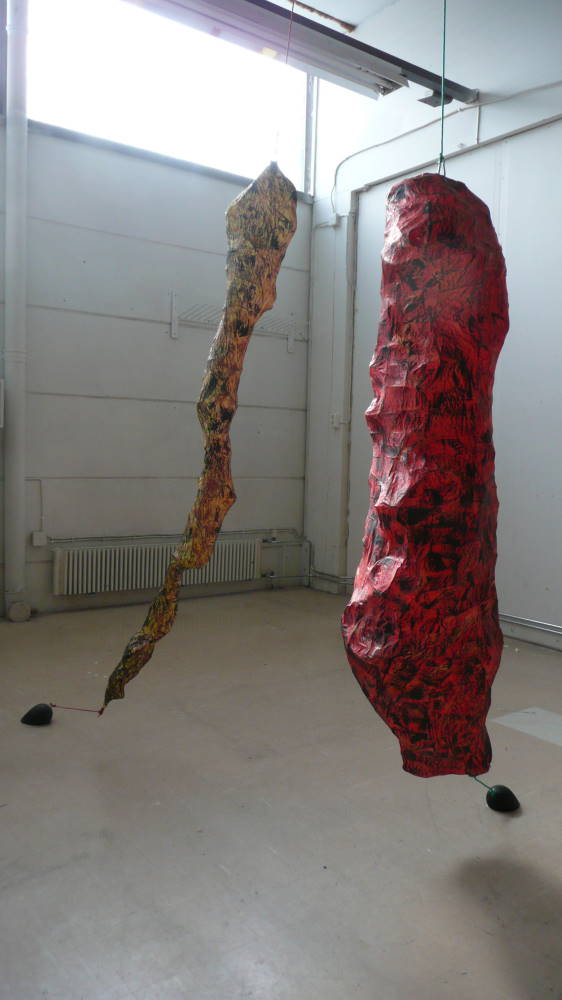 Riippuvuussuhde, Korkeus 200 cm, rottinki, paperi, köysi, 2020 Tom Engblom